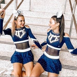 ISO ICE ALLSTARS UNI,PRACTICE WEARAND ANY METALS OR RINGS